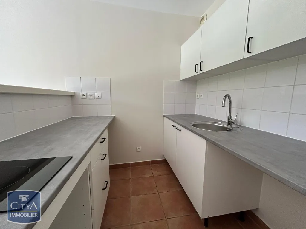 Cuisine - Appartement 2 Pièces avec Balcon à Épernon