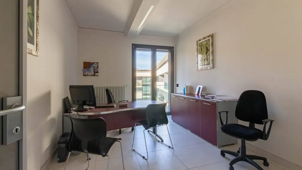 Kabinet - Apartment with Long Balcony in Siena