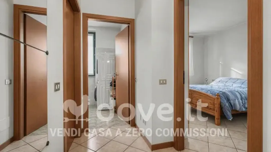 Entrée - Bright 2-Bedroom Apartment with Balcony in Binago