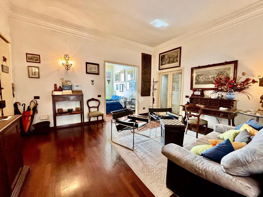 Elutuba - Spacious Apartment with Balcony in Florence