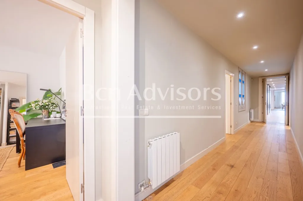 Esik - Renovated Apartment with Balcony in Dreta de l'Eixample