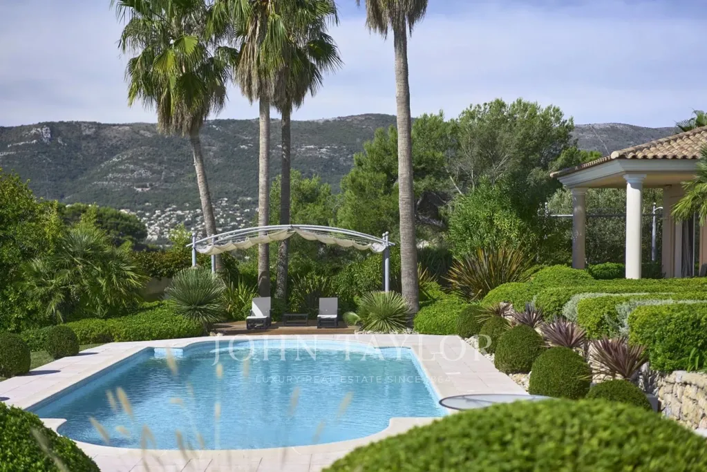 Bassein - Villa with Sea View in Bellet Vineyard