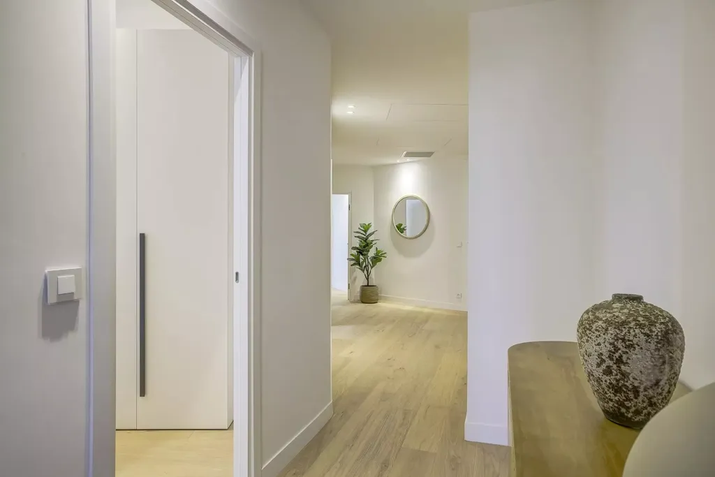 Hallway - Renovated 5-Piece Apartment with View in Nice