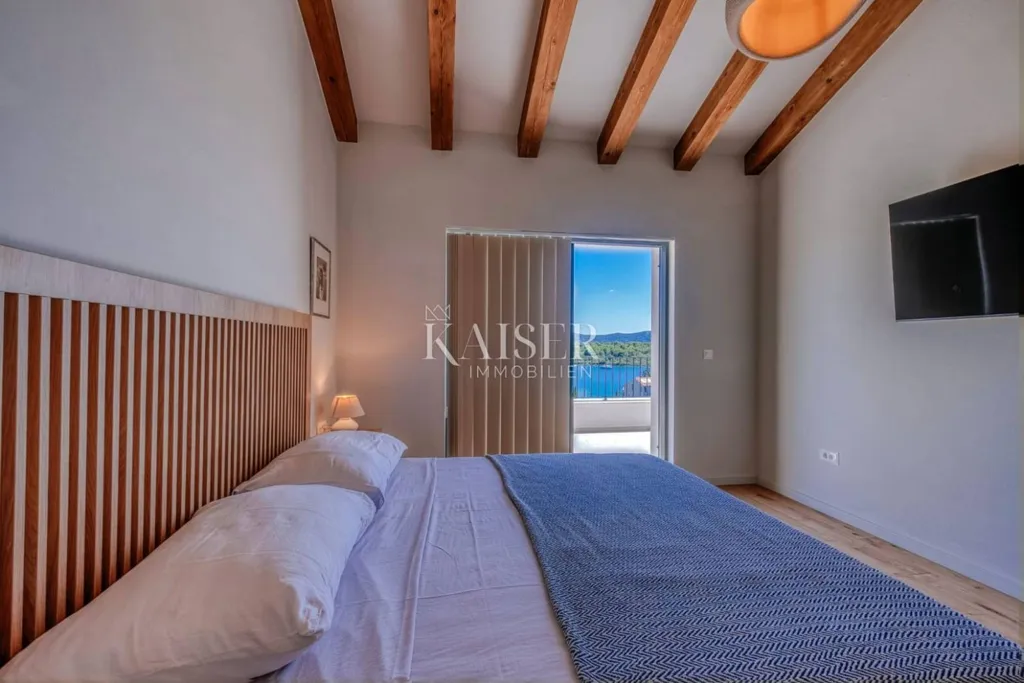 Bedrooms - Luxury Villa with Infinity Pool on Mali Iž