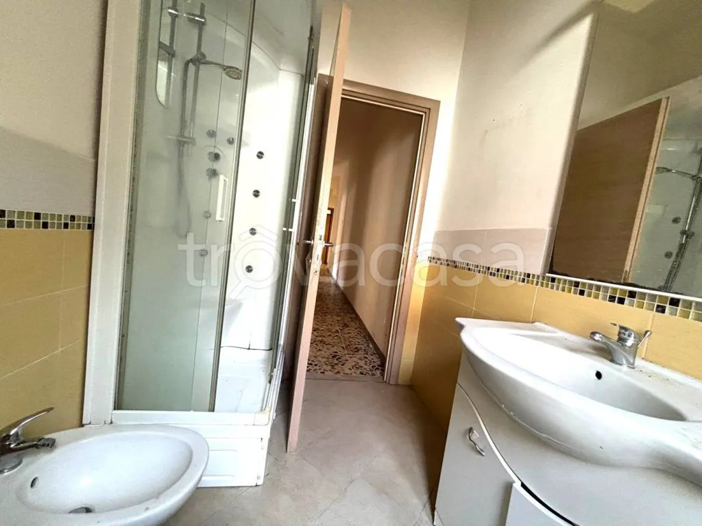 Salles de bain - Apartment with Balcony in Aprilia