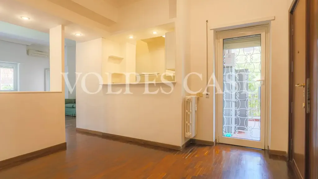 Entrée - Partially Furnished Flat with Balcony in Rome
