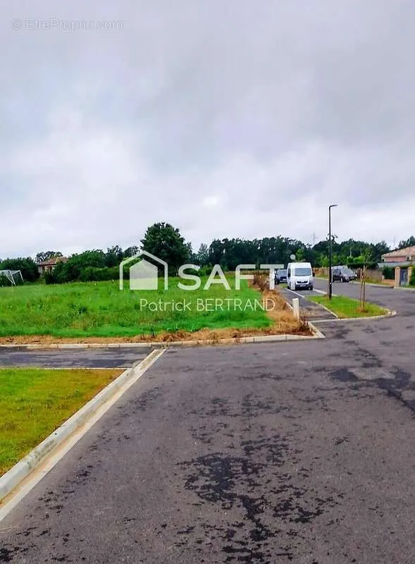 Jardin - Terrain Constructible avec Exposition Sud à Bressols