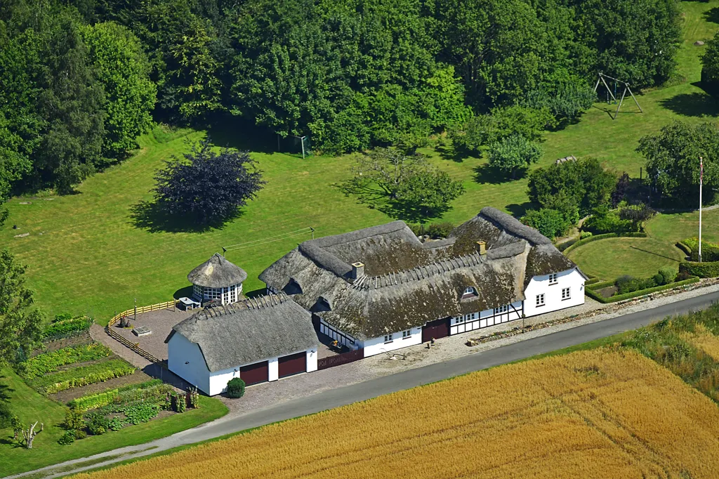Õhuvaade - Historic Timber Frame House with Private Forest near Bogense