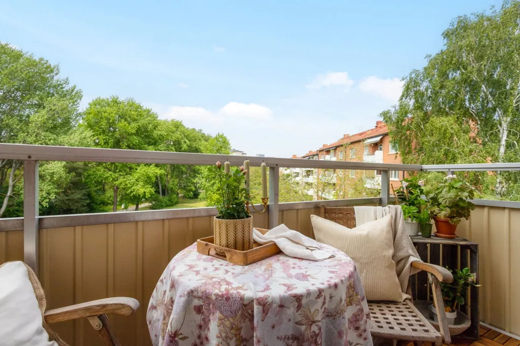 Balcony - 2-Bedroom Apartment with West Balcony in Årsta