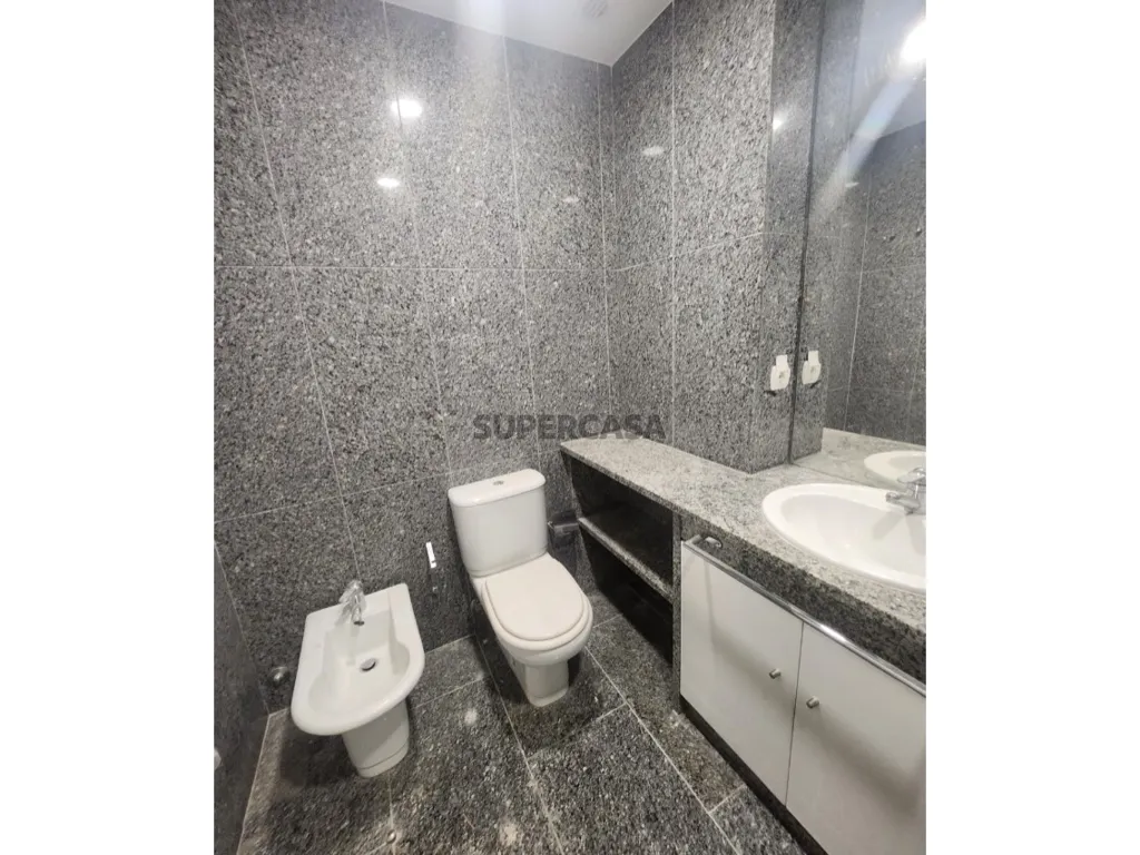 Salles de bain - Apartment with Garage near Lordelo do Ouro
