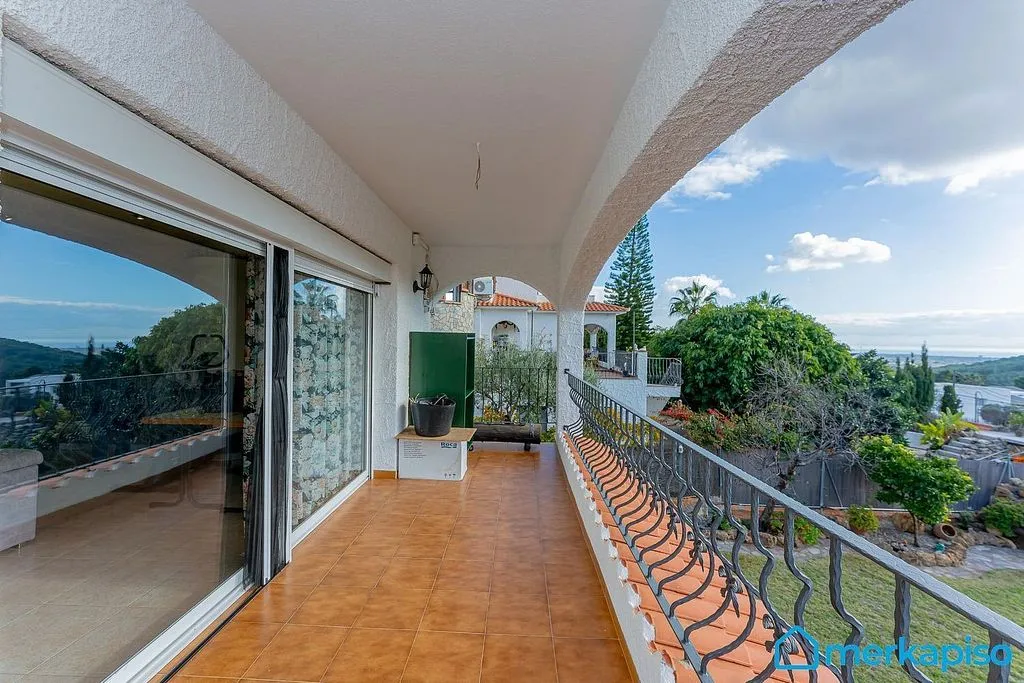 Balcon - Luxury House with Sea View in Gavà