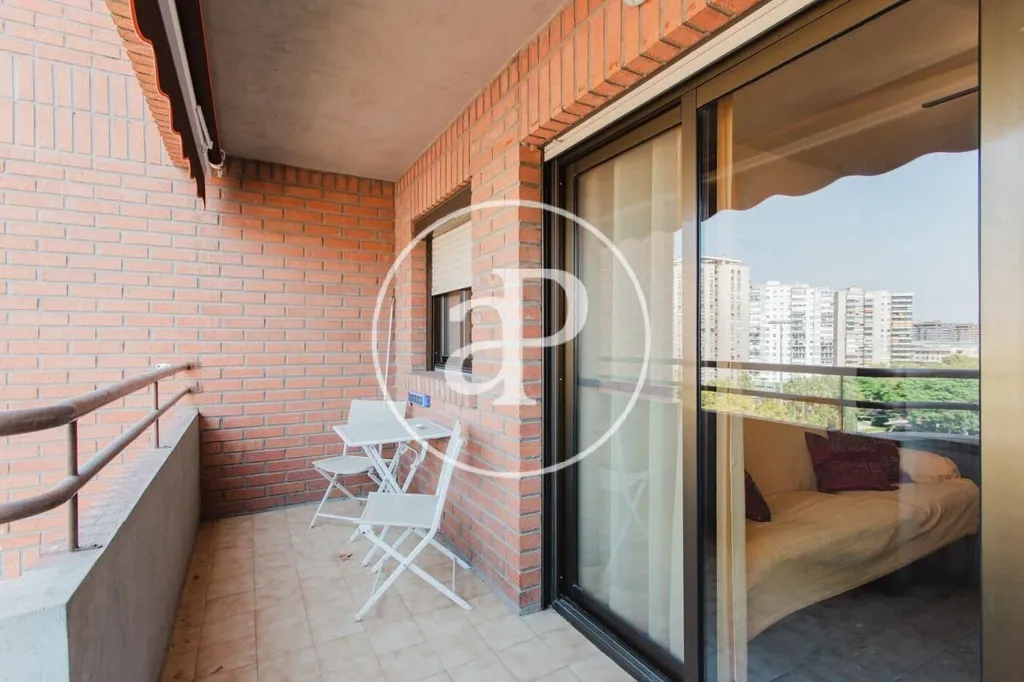 Rõdu - Furnished Flat with Balcony in Mestalla, Valencia