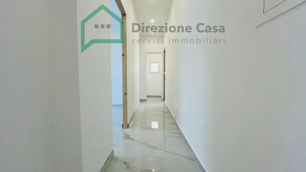 Entrée - Rear-Facing Apartment with Balcony in Naples