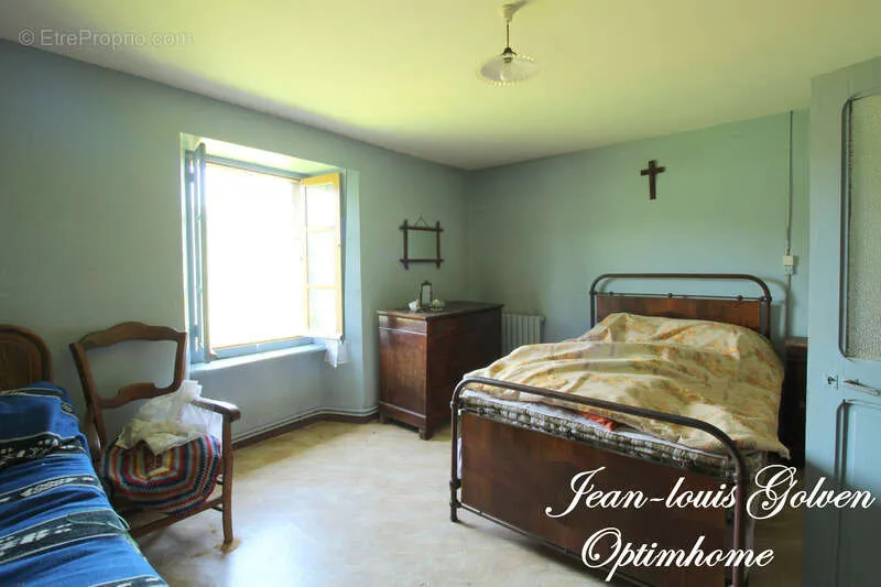 Chambres - Maison à Rénover avec Jardin à Saint-Ygest