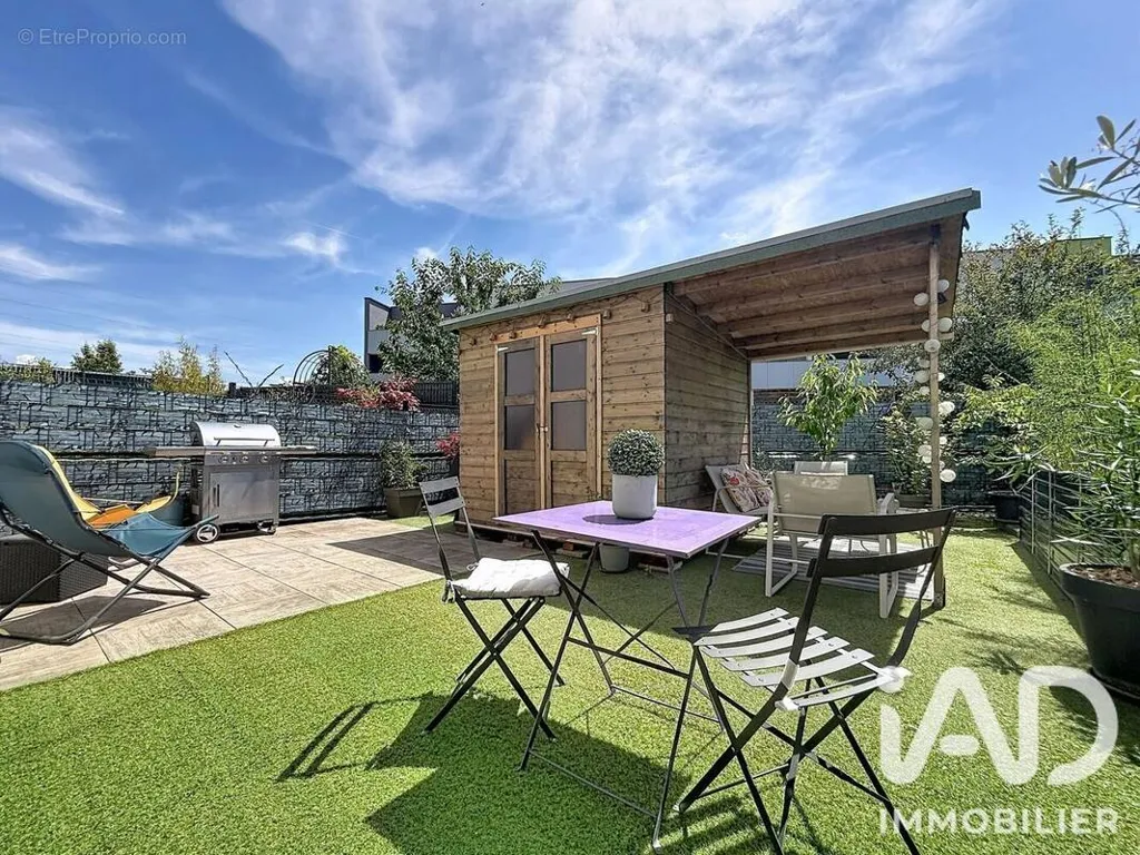 Jardin - Maison avec Terrasse et Jardin à Manom