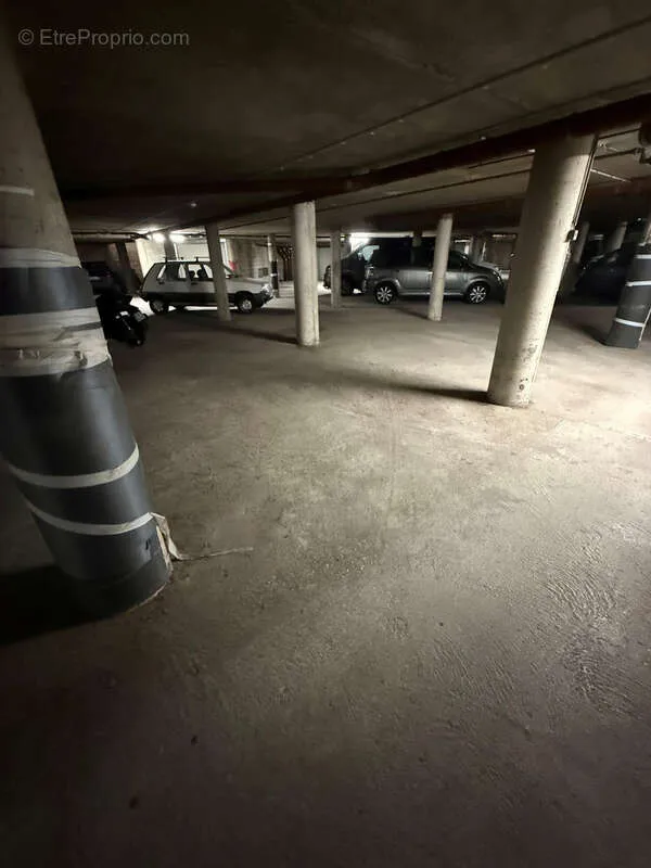 Garaaž - Secure Underground Parking in Bonneveine, Marseille