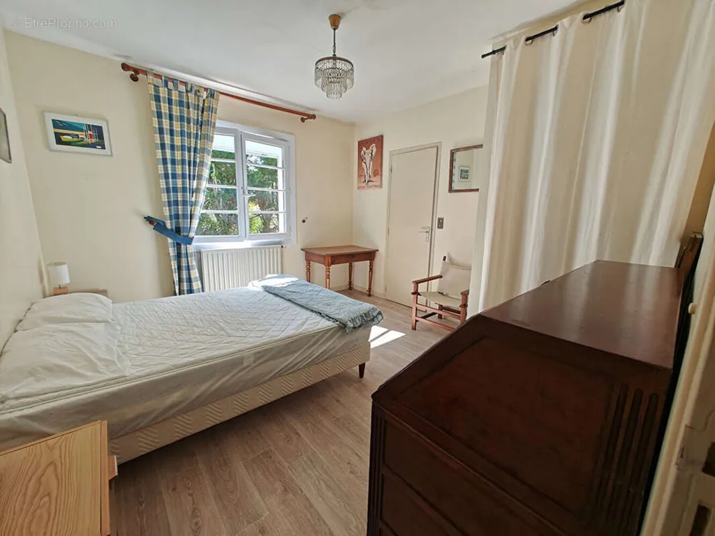 Chambres - Maison de Caractère avec Piscine dans un Quartier Calme à Lugos