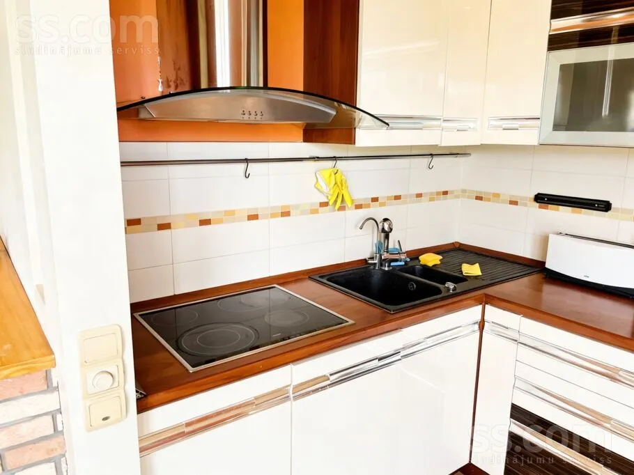 Cuisine - Modern 2-Bedroom Flat with Garden in Jugla, Riga