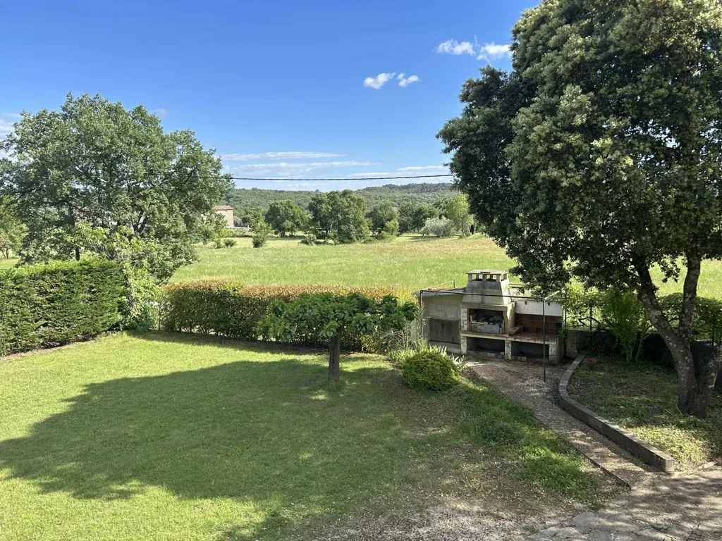 Jardin - Maison avec terrasse et dépendances à Salindres