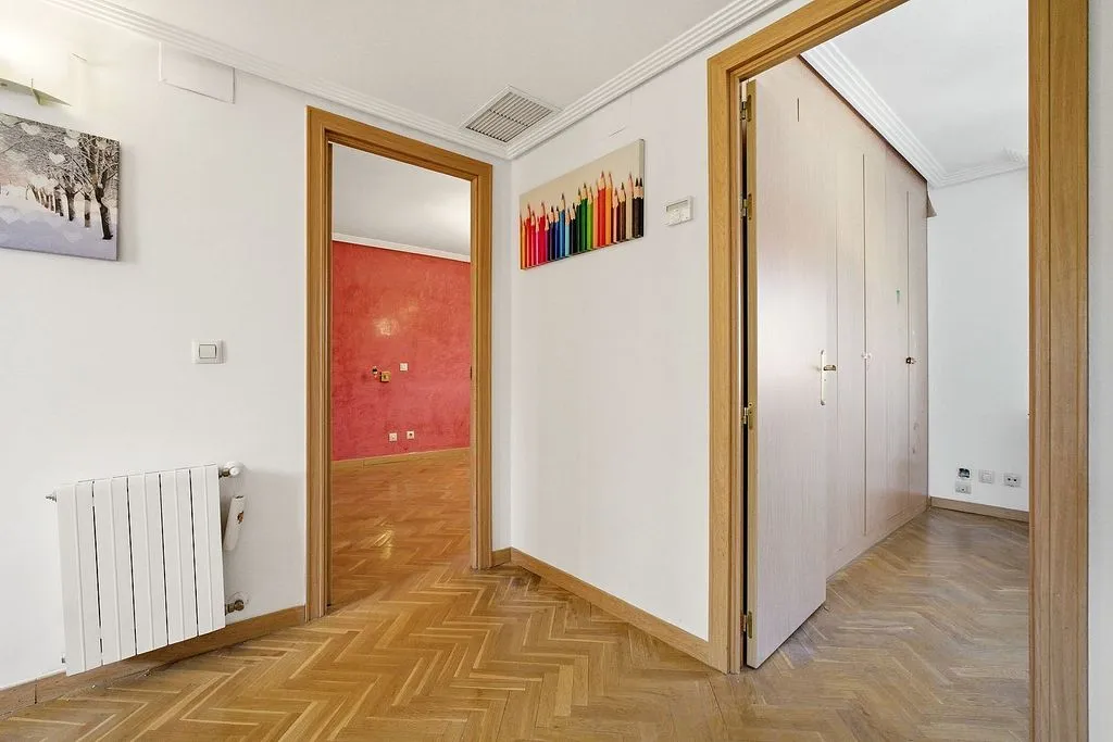 Esik - Terraced House with Pool in Rivas Centre