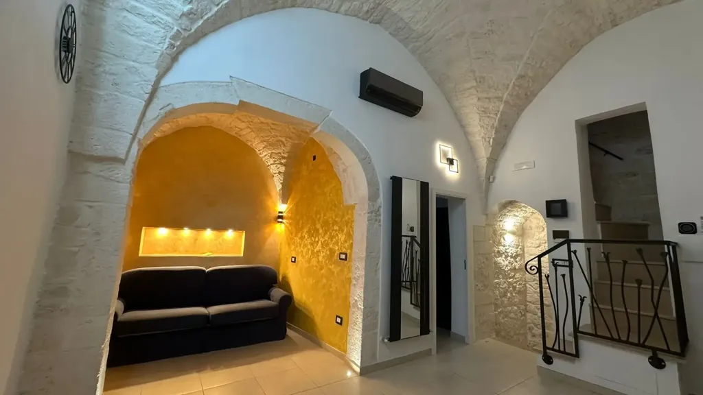 Esik - Rustic House with Terrace in Ostuni