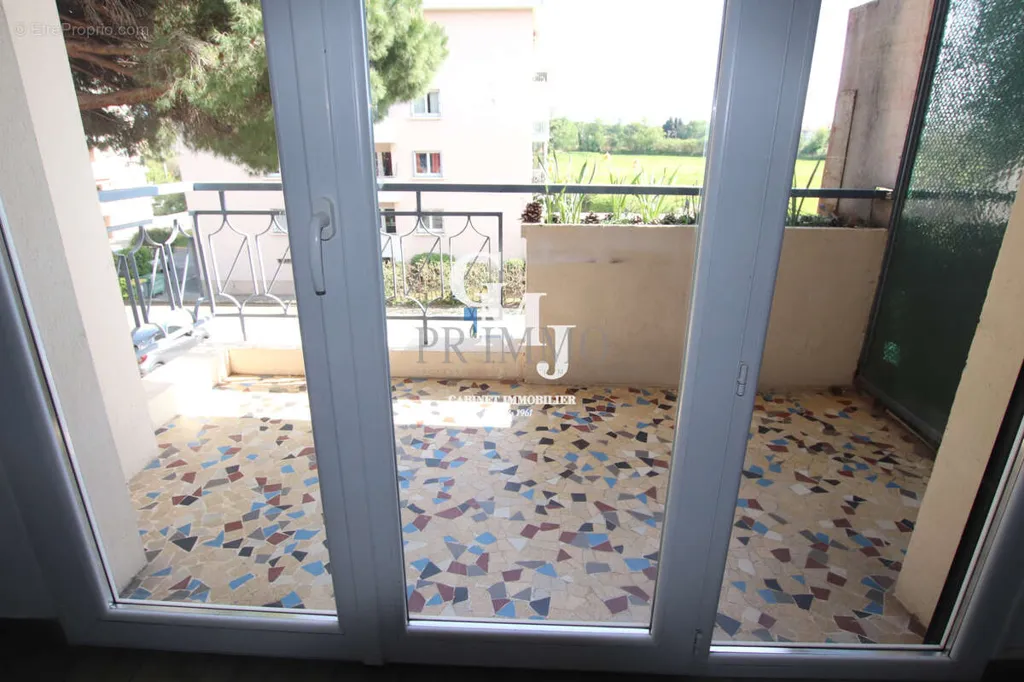 Rõdu - Renovated Flat with Balcony in Fréjus