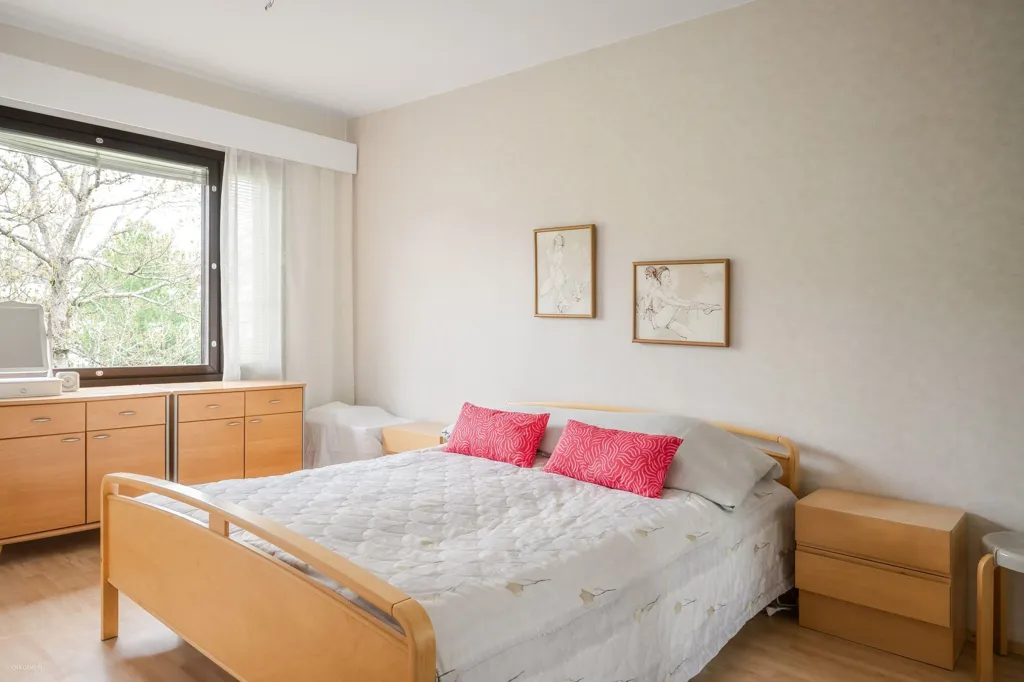 Bedrooms - 3-Bedroom Apartment with Balcony in Riutoja