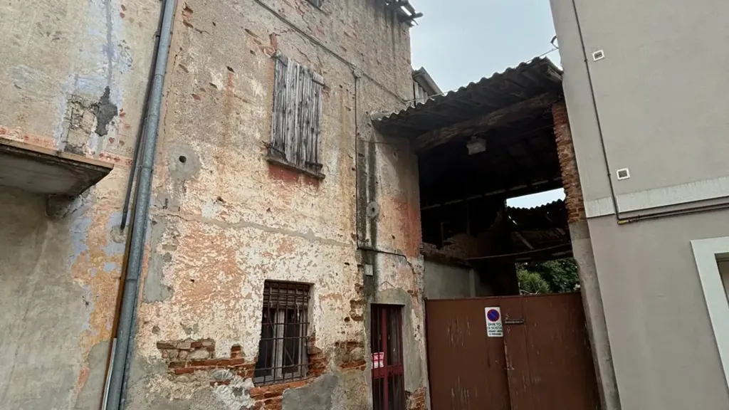 Välivaade - Triplex with Private Courtyard in Borgosatollo