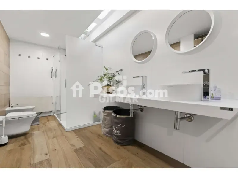 Salles de bain - Modern Chalet with Pool in Nervión