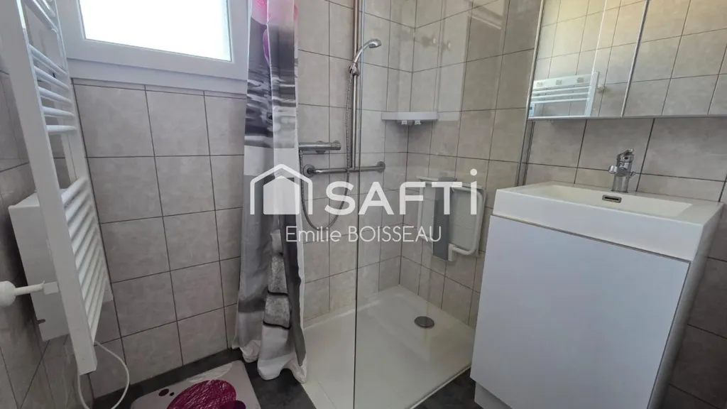 Salles de bain - Maison de Plain-Pied avec Jardin à Tinqueux