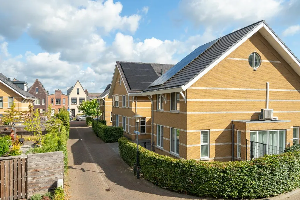 Õhuvaade - Estate-Ready House with Garden in Enschede