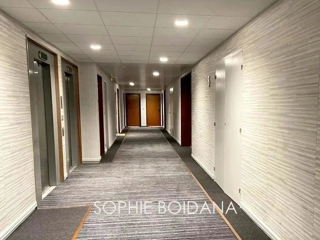 Esik - Luxury Apartment with Balcony in Paris 8th