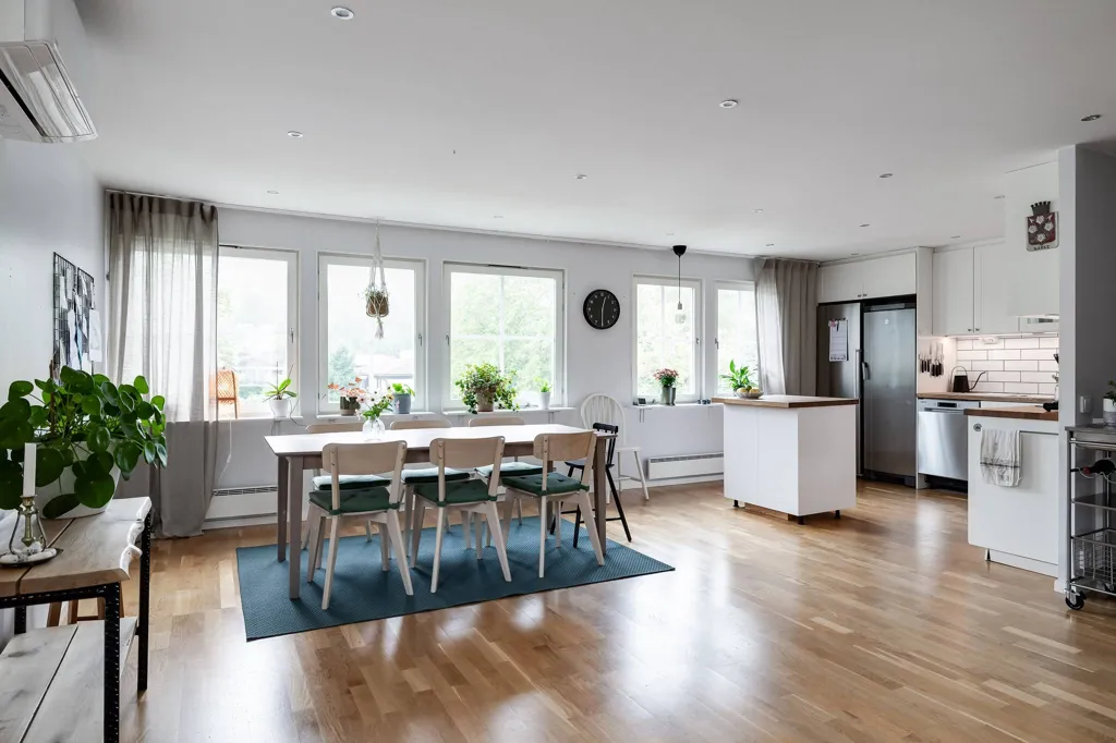Söögituba - Stylish Duplex with Garden in Hovsta