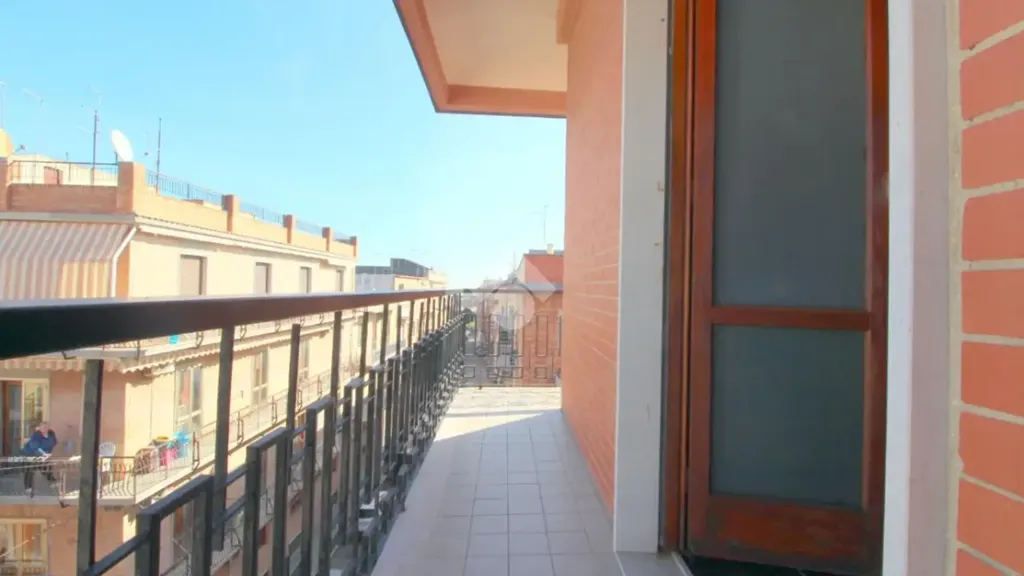 Rõdu - Three-Bedroom Apartment with Panoramic Balcony in Lucera