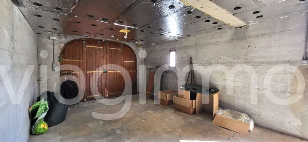 Garage - Maison avec Vue Dégagée près de Privas