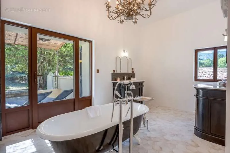 Vannitoad - Renovated Bastide with Luberon View in Oppède