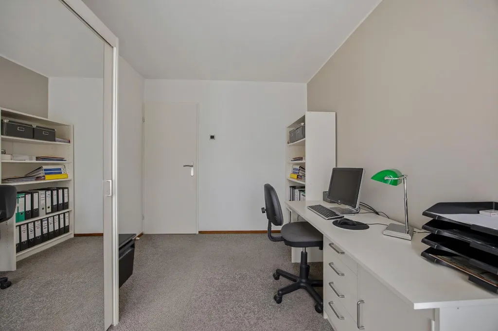 Bureau - Two-Storey House with Garden in Made