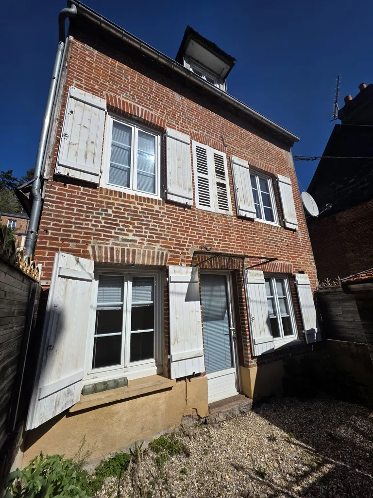 Extérieur - Maison de Ville avec Cour à Bernay
