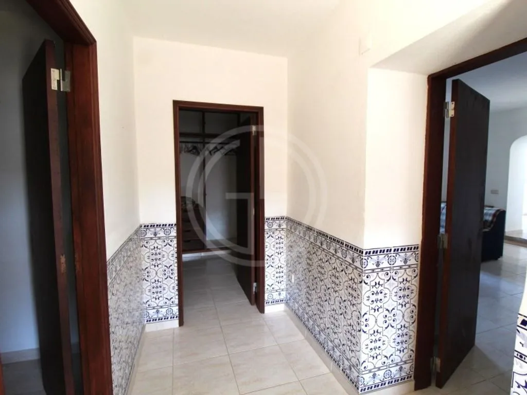 Esik - Algarvian Villa with Golf Course Proximity in Silves