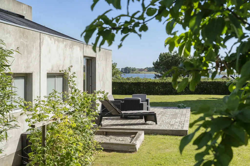 Giardino - Architectural Holiday Home with Water View in Snaptun