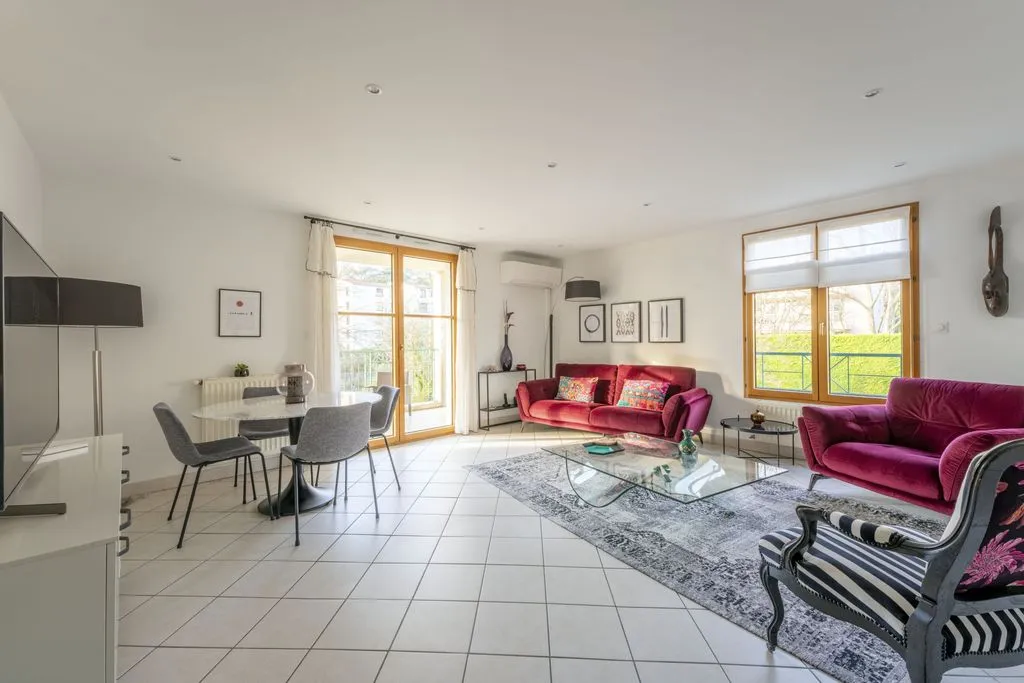 Séjour - Appartement Luxueux avec Terrasse à Tassin-la-Demi-Lune