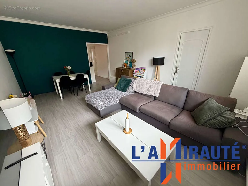 Séjour - Appartement Spacieux avec Parking à Sartrouville