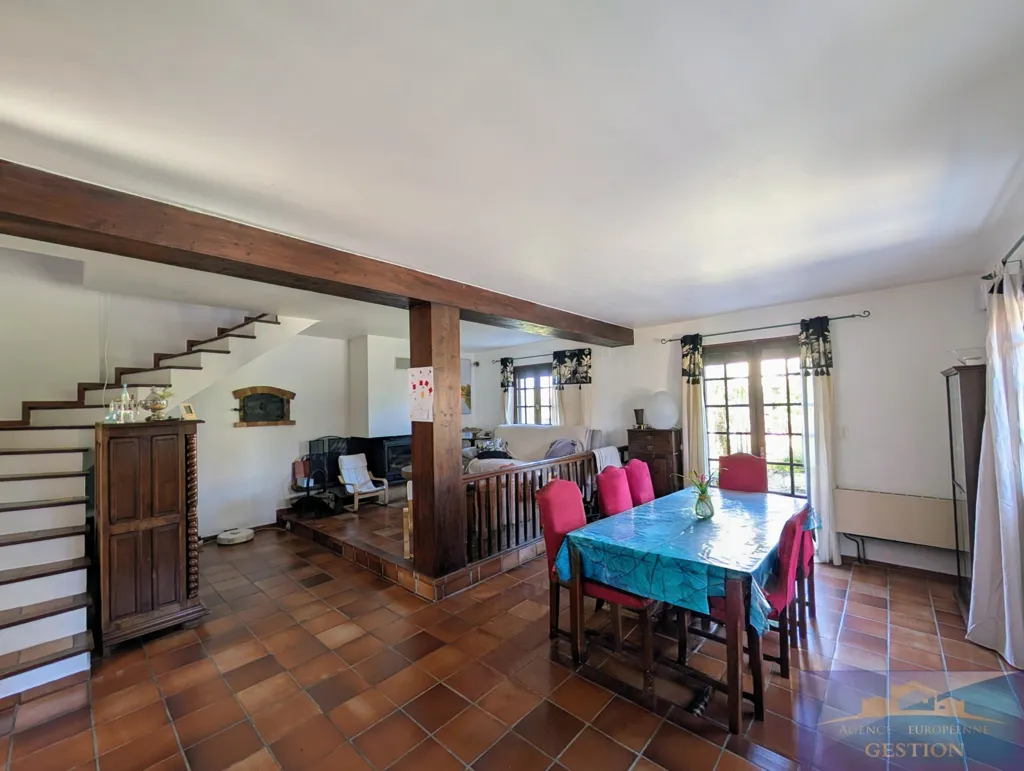 Salle à manger - Propriété de 13 Pièces avec Piscine à 15 min de Tarbes