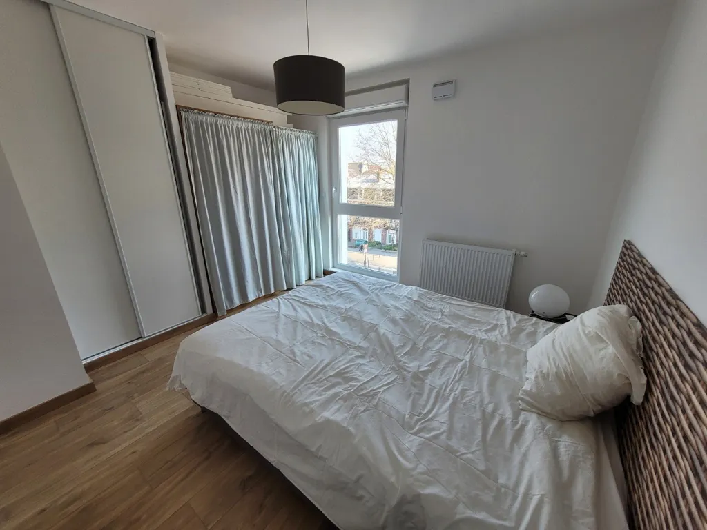 Magamistoad - Modern Flat with Balcony near Train Station
