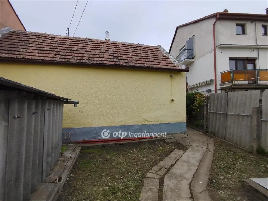 Jardin - Renovatable 1-Bedroom House in Pécs