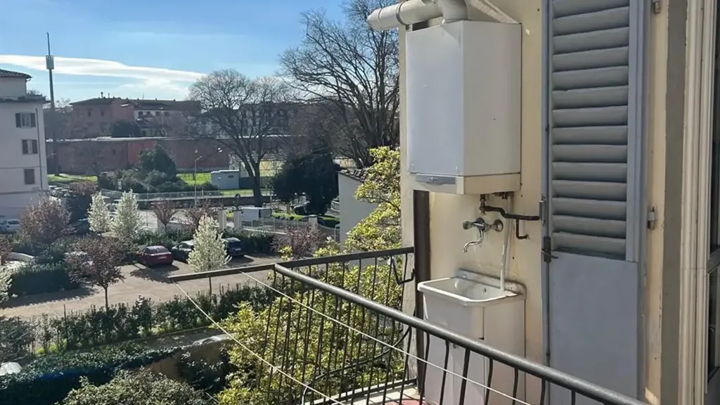 Balcon - 7-Room Apartment with Balcony in Florence