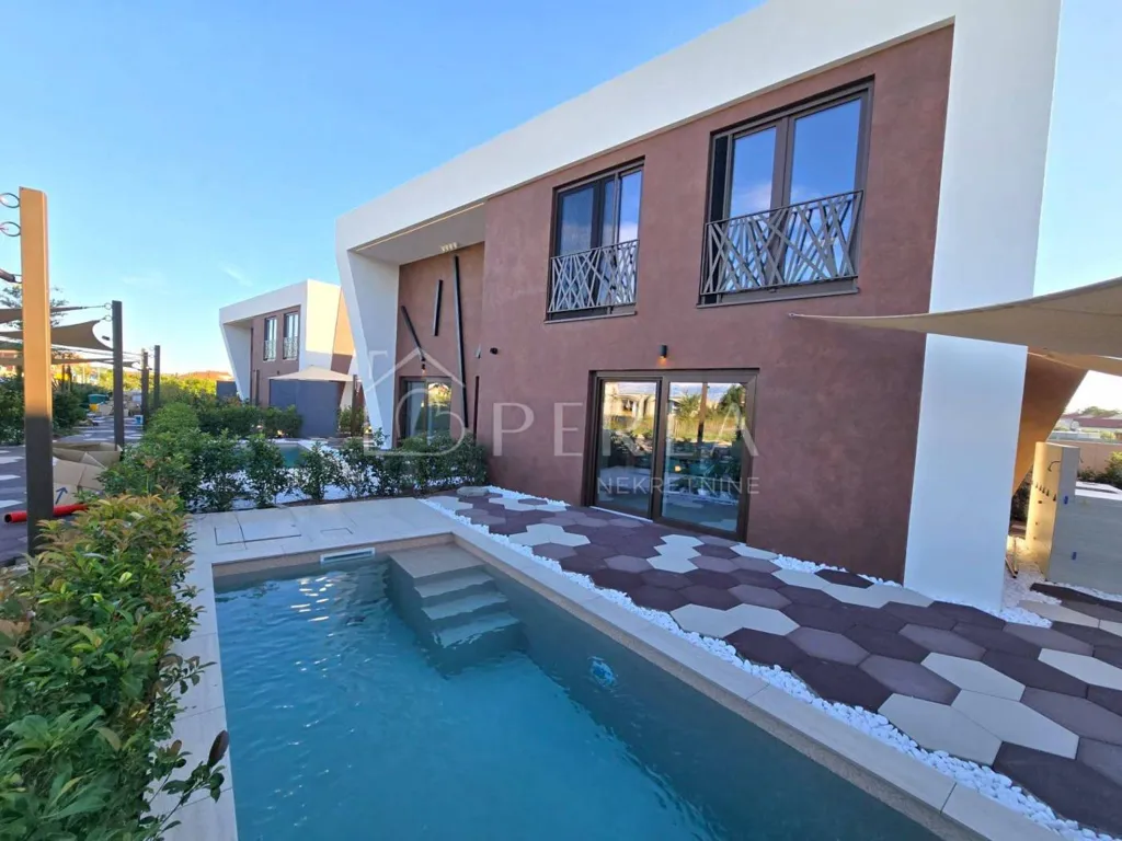 Bassein - Smart Home Villa with Private Pools in Nin