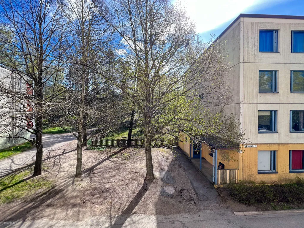Außenansicht - Bright Corner Flat with Balcony in Koivukylä, Vantaa