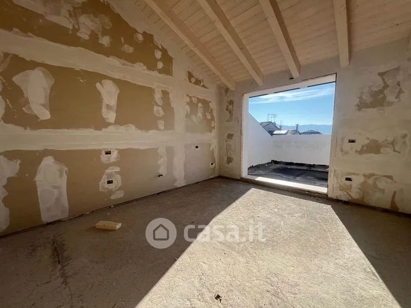 Pièces - Semi-Finished Villa with Private Garden in Sarego