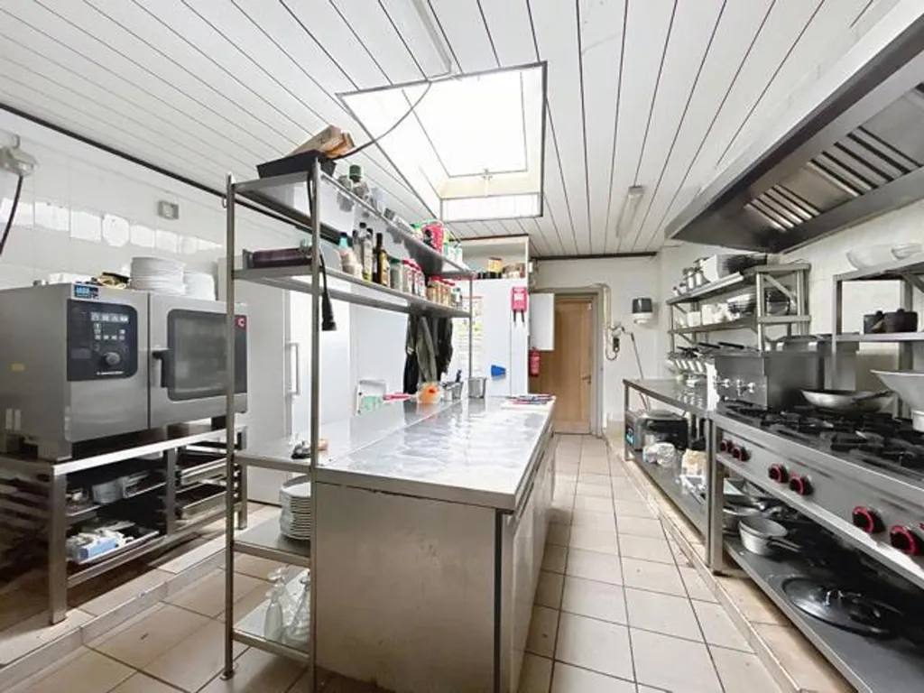 Cuisine - Maison Commerciale avec Jardin et Terrasse à Anvers
